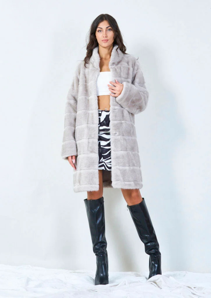 YV0470 Mid-lengthEco Fur Coat